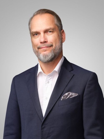 Pavel Nepala, Vodeći partner